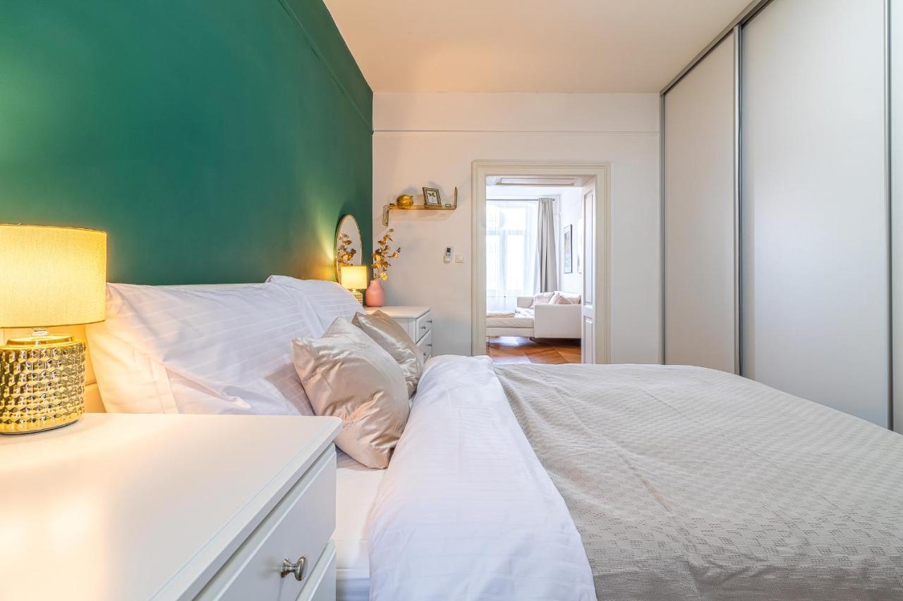 Trendy Apartment In Central Братислава Экстерьер фото